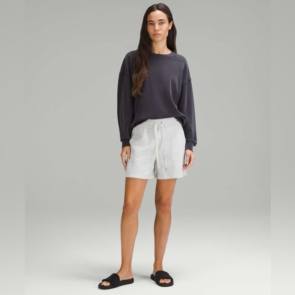 Lululemon Scuba High-Rise Short 5" | Heathered Core Ultra Light Grey | NEW/NWOT! - Picture 2 of 9